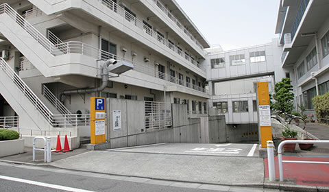 F館地下駐車場
